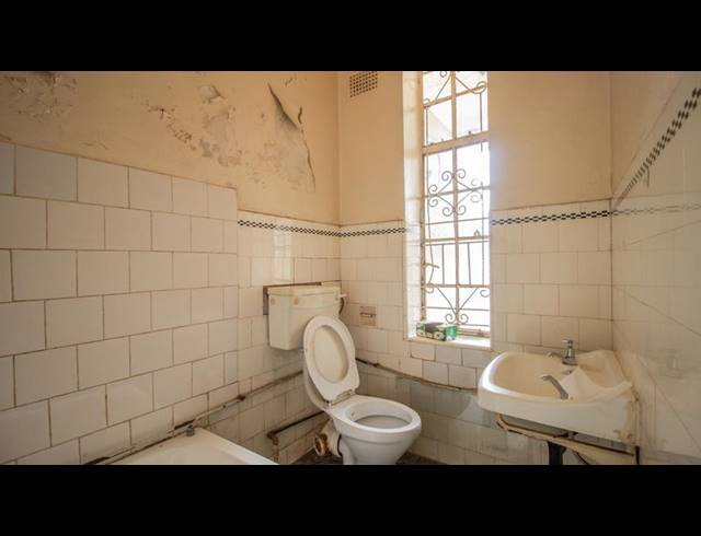 4 BEDROOM HOUSE FOR SALE IN BEZUIDENHOUT VALLEY